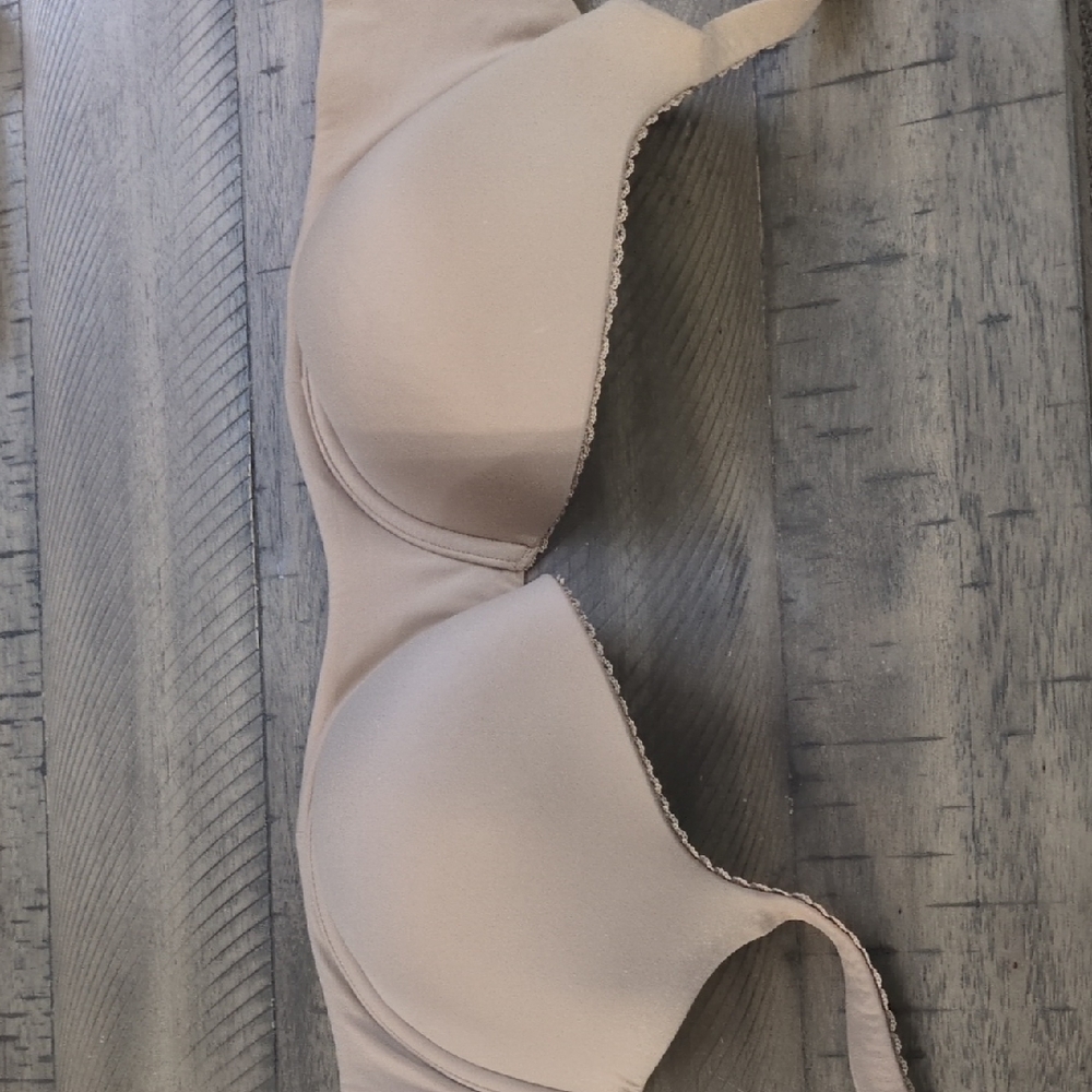 Victoria's Secret Beige Bra Body By Victoria 38DD Lightly Padded